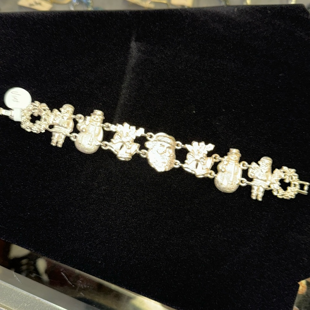 🚨‼️🤩Vintage Christmas bracelet🎅 good present for grandma ❤️